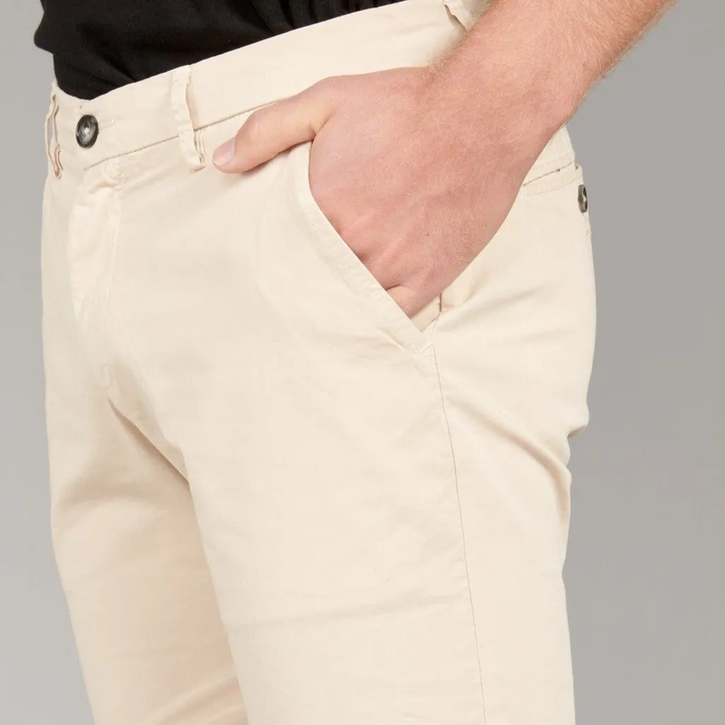 Texas Slim Bermuda Short: Beige